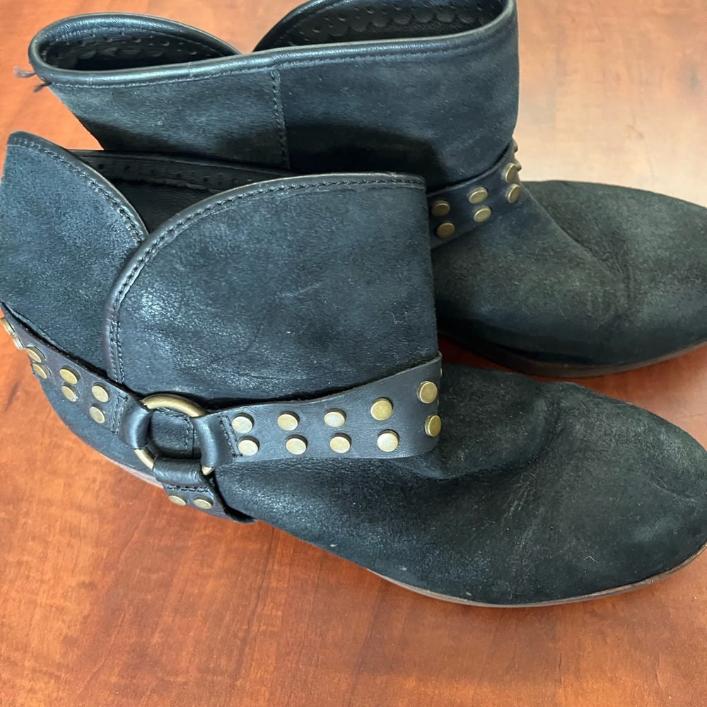 UGG Black Ankle Boots with Brass Accents size 8.5 euc